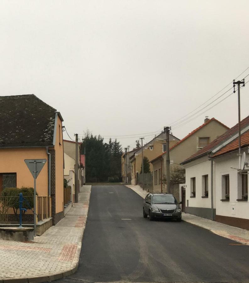 Podkrovi S Koupelnou Svinarov エクステリア 写真